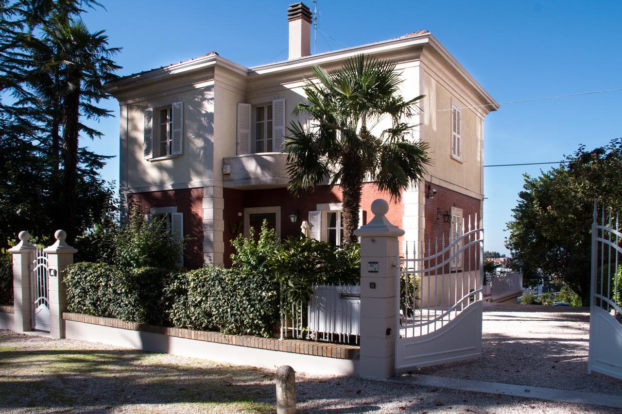אפרטהוטל אורבינו Residenza Ambrogi מראה חיצוני תמונה