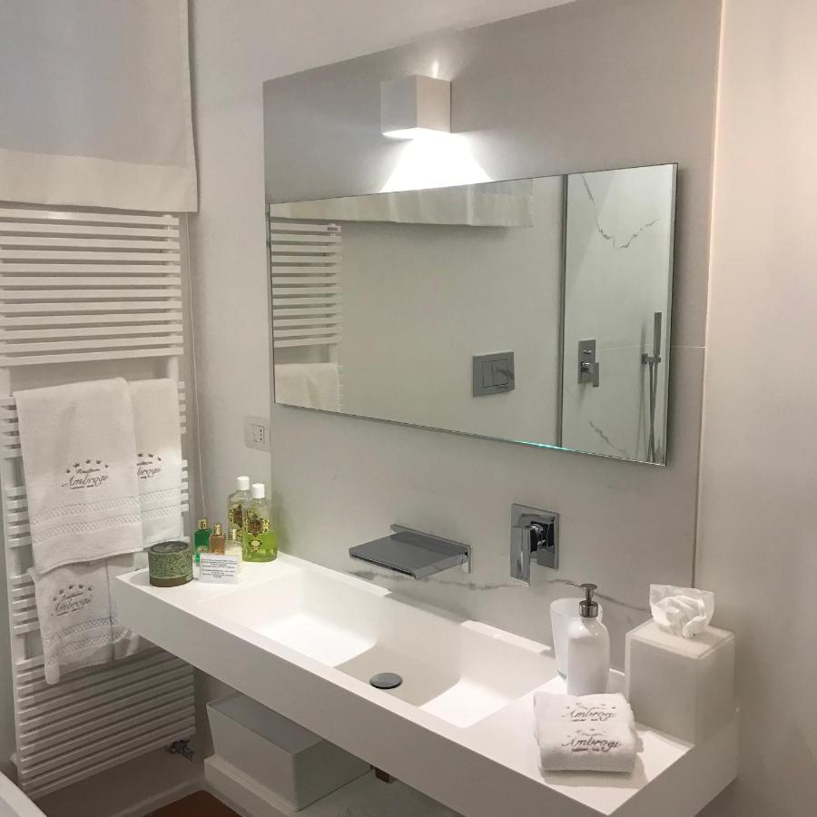 אפרטהוטל אורבינו Residenza Ambrogi מראה חיצוני תמונה